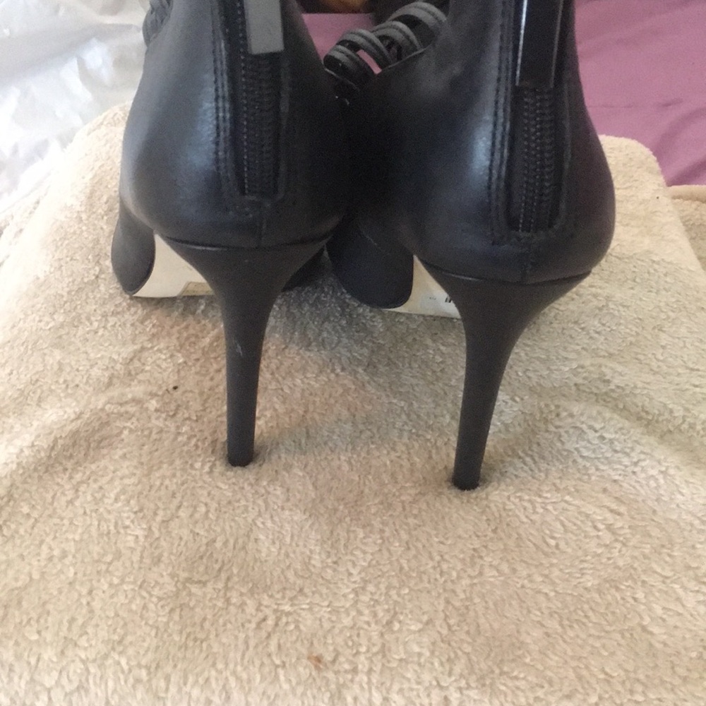 Black heels - Picture 4 of 4